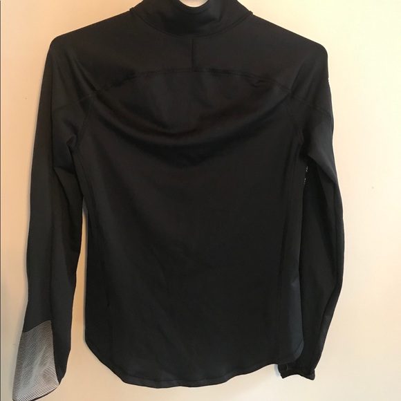 Under Armour Cold Gear and Heat Gear Shirt - Picture 4 of 5